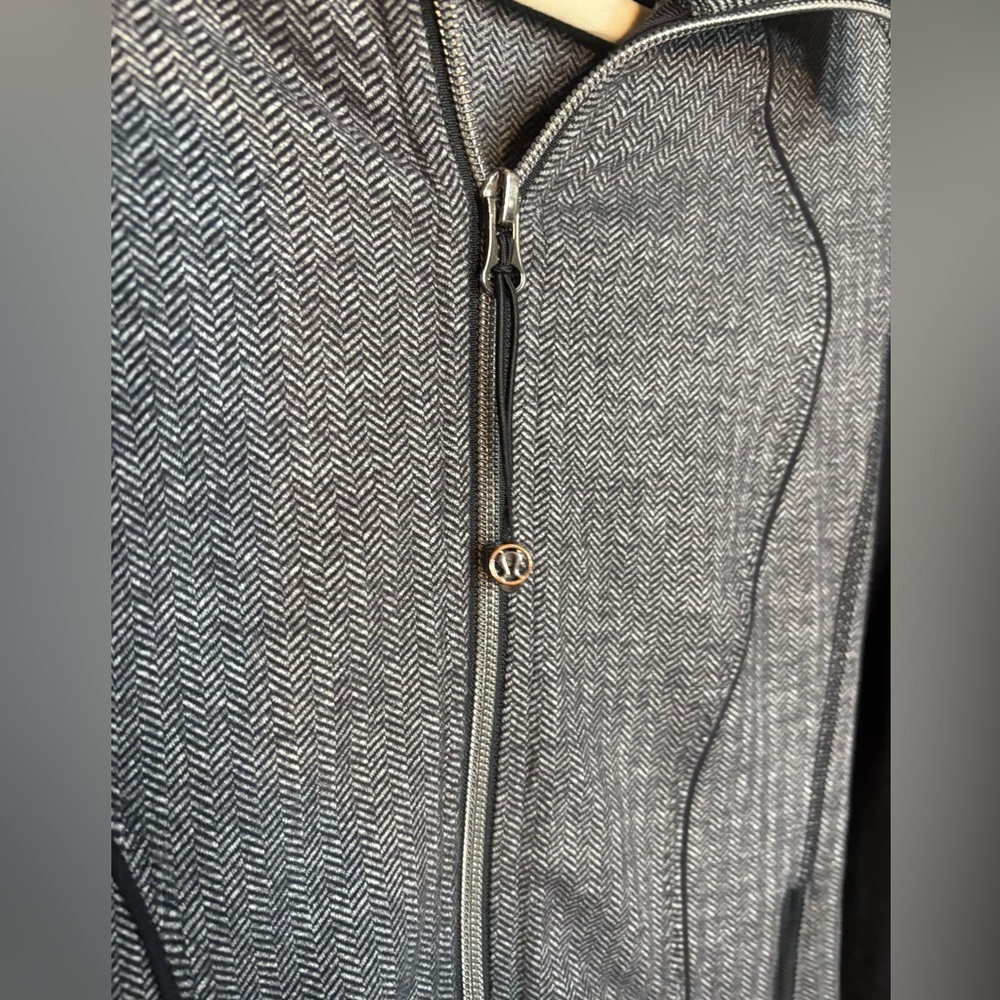 Lululemon Black and Gray Utility Jacket - Picture 4 of 6